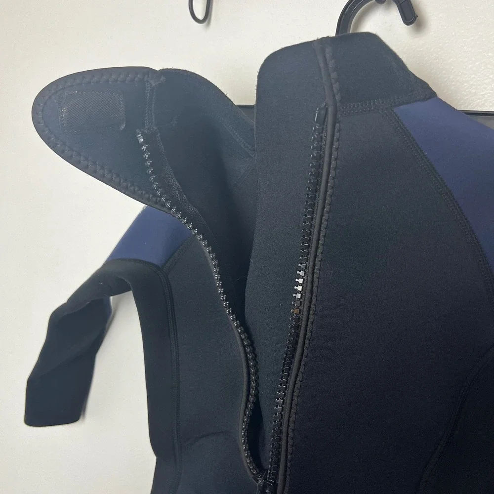 Dark Lightning Explorer Kids Full Body Wetsuit Black Navy Neoprene Sport Sz 4